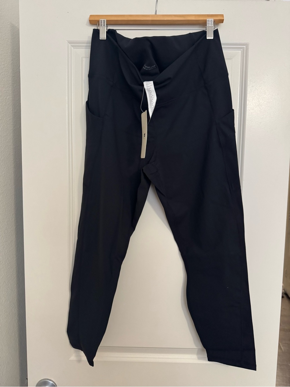 Fabletics Black Oasis High-Waisted Pocket Leggings